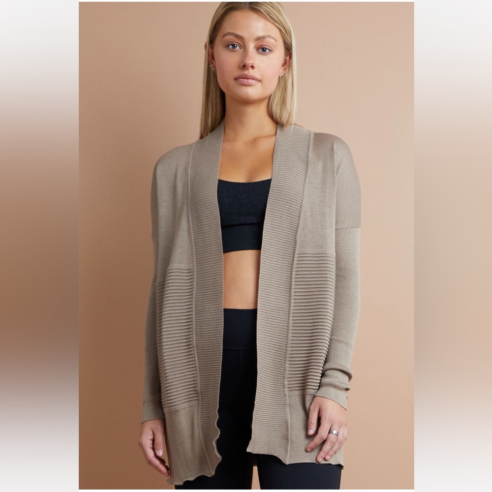 RARE RETIRED Style SAVVI SM/MD Tan IANA Split Back Sweater Cardigan